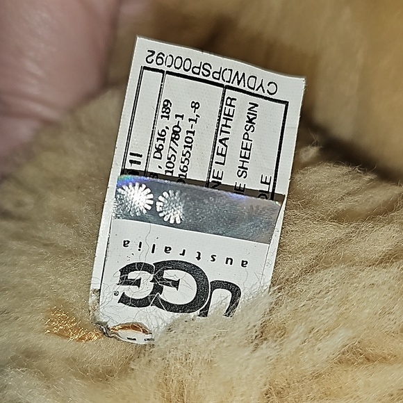 UGG Bailey Button Triplet II Boot in Chestnut Suede S/N 1962 Size 5 F100111 - Picture 12 of 14